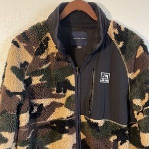 American Eagle 🦅 Camouflage Fleece Jacket